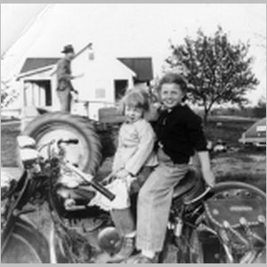 Jean_and_Carol_Hackett_with_Uncle_George,_no_date~1951.html